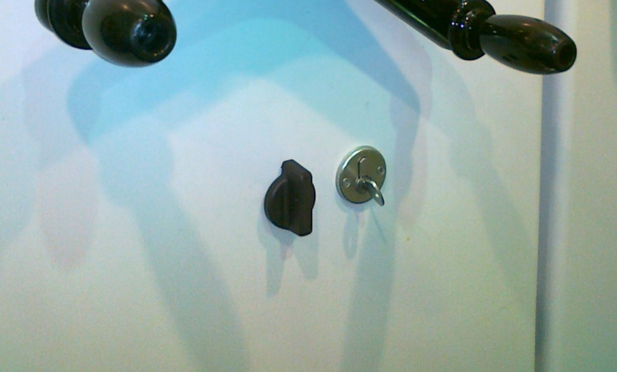 Замок на передвижном стеллаже